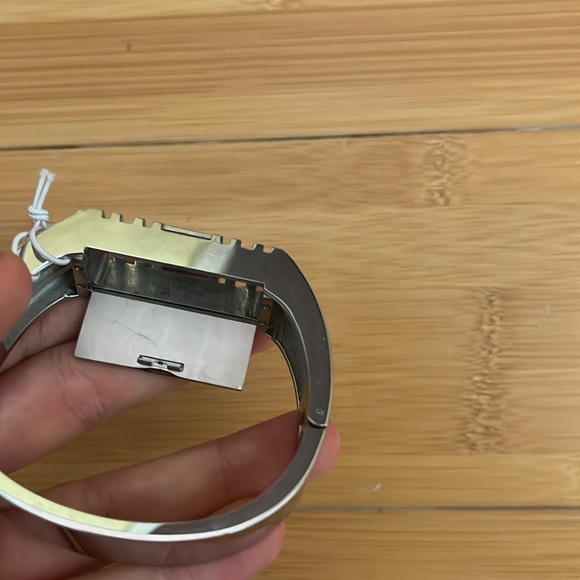 NWT Tory Burch for Fitbit metal hinged bracelet - Picture 5 of 6